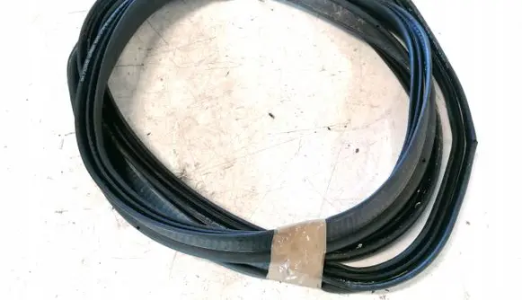 Audi Q2 - Trunk rubber seal (body) 81A827705