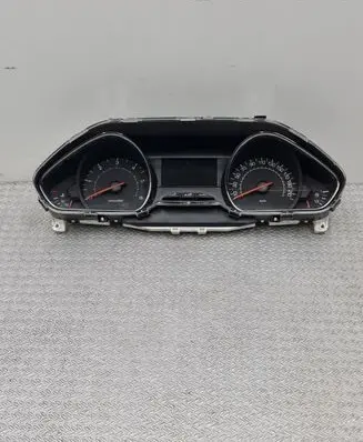 Peugeot 208 Speedometer (instrument cluster) 9801904080 E137HWG2 E137SWLL0900