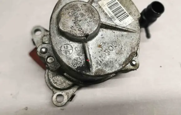 Nissan X-Trail T31 Vacuum pump 8200472458
