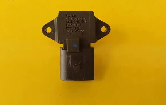 Skoda Fabia Mk1 (6Y) Air pressure sensor 03D906051 5WK9693