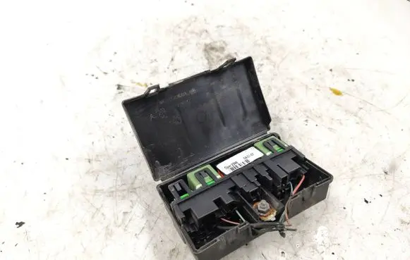 Citroen Berlingo Fuse module 9632229480 07096100