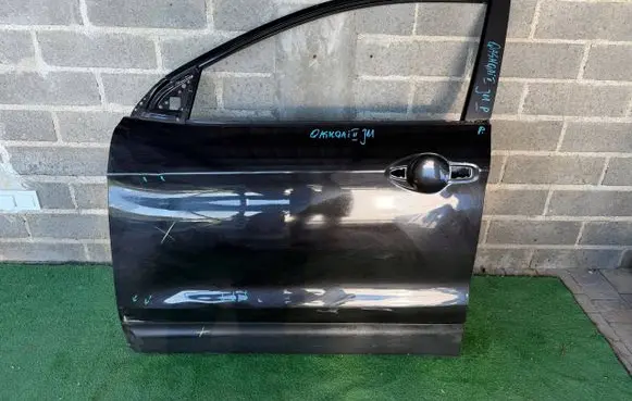 Nissan Qashqai Front door
