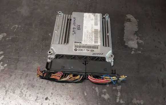BMW 3 E46 Engine control unit/module 7794624 0281011122