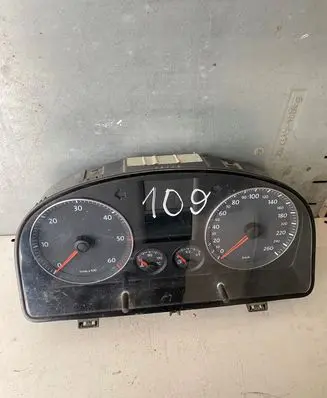Volkswagen Touran I Speedometer (instrument cluster) 1T0920862F V00110