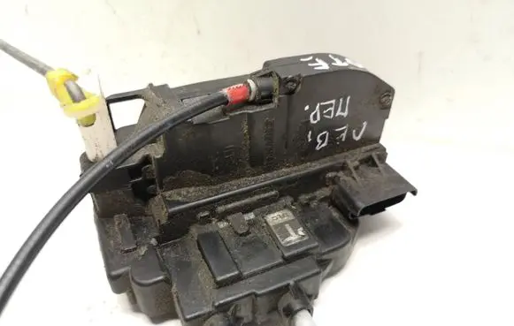 Nissan Note (E11) Front door lock