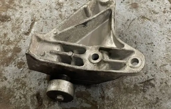 BMW 5 F10 F11 A/C compressor mount bracket 13992010 6777605 GD01521