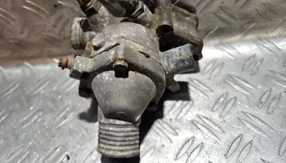 Thermostat/thermostat housing