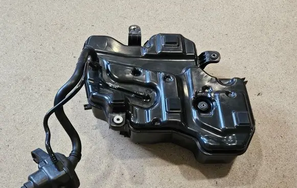 BMW 1 F40 AdBlue liquid reservoir 7399290 7418879