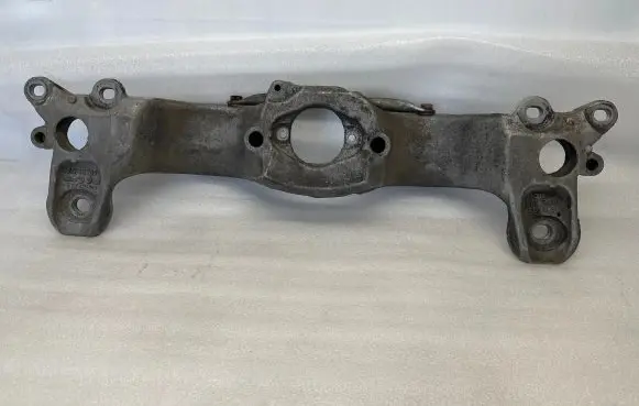 Gearbox mounting bracket