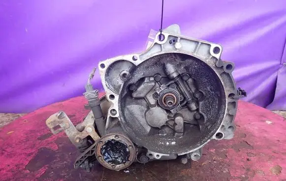 Manual 5 speed gearbox