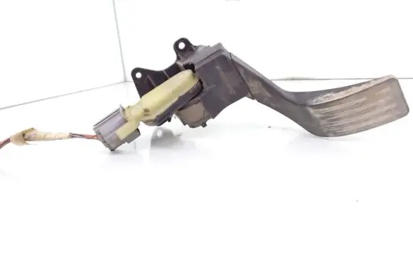 Ford Focus Accelerator throttle pedal 2M519F836AD