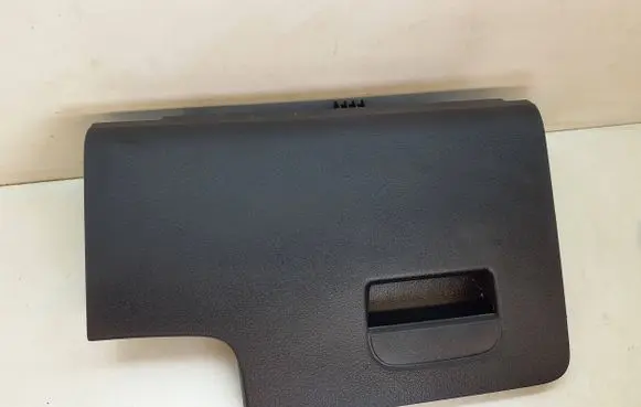 Volkswagen Golf Plus Glove box 5M1858719E