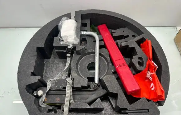 Audi A3 S3 8P Tool set 