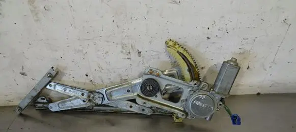 Subaru Forester SF Front door manual window regulator 