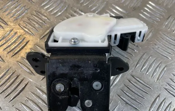 Mazda 3 II Tailgate/trunk/boot lock/catch/latch C6728