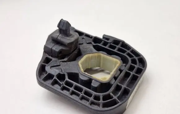 BMW 2 Active Tourer U06 Radiator mount bracket 5B31E52 9846954
