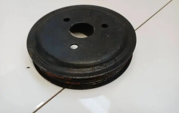 Opel Zafira B Water pump pulley 90531737