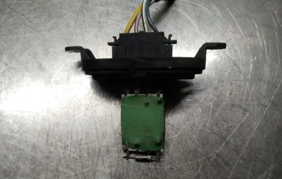 Volkswagen Transporter - Caravelle T5 Heater blower motor/fan resistor PA66GB20GF10 12396