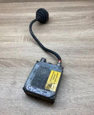 Opel Omega B2 Headlight ballast module Xenon 90565932 5DV00776005