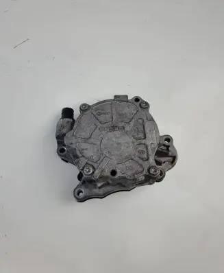 Volkswagen Tiguan Vacuum pump 03L145100F