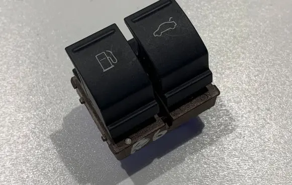 Volkswagen PASSAT B6 Fuel tank opening switch 3C0959903B