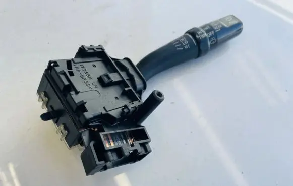 Toyota Avensis Verso Wiper control stalk 173654 846522g470