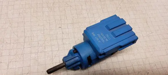 Volkswagen Polo IV 9N3 Brake pedal sensor switch 1J0927189E 19322002
