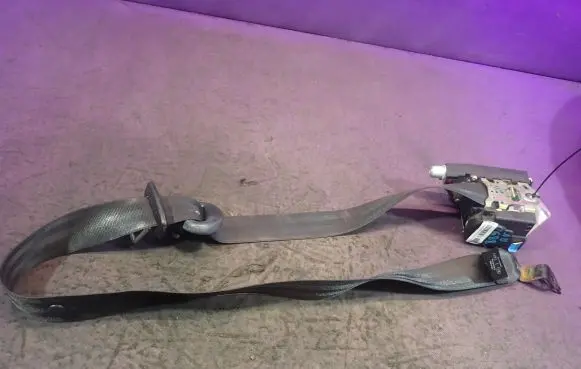 Skoda Fabia Mk1 (6Y) Front seatbelt 6Y0857702B