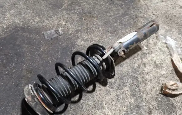 Volkswagen Jetta V Front shock absorber with coil spring