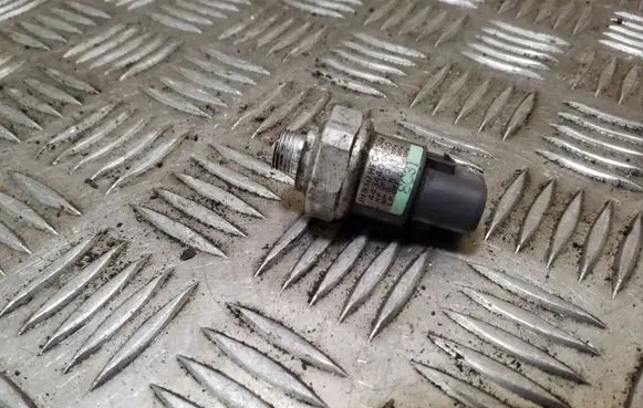 Toyota RAV 4 (XA20) Air conditioning (A/C) pressure sensor 4434400050