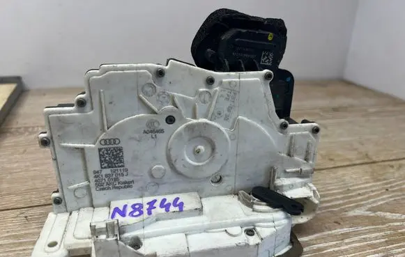 Audi Q8 e-tron Front door lock 4K1837015J