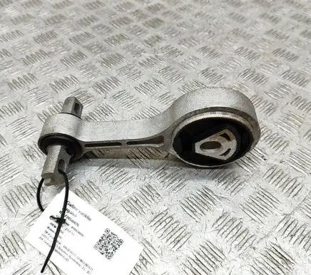 Maserati Ghibli Engine mount bracket 670003630