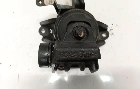 Engine mount bracket