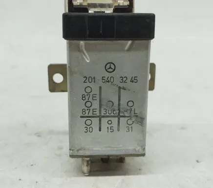Mercedes-Benz E W124 Other relay 2015403245 A2015403245