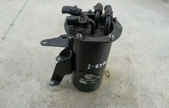Volkswagen PASSAT B6 Fuel filter housing 3C0127400C