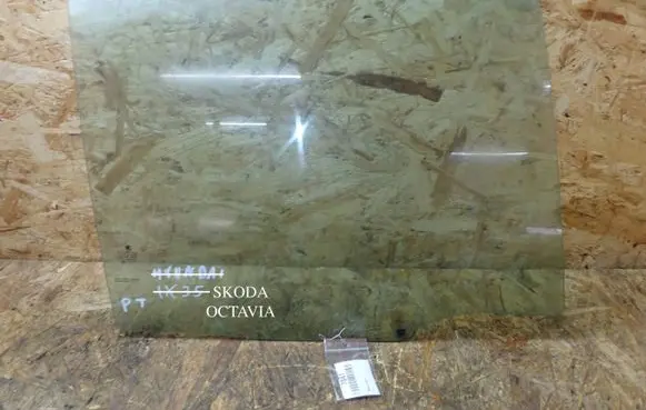 Skoda Octavia Mk3 (5E) Rear door window glass 5E9845206C