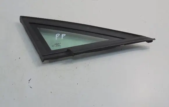 Seat Leon (1P) Rear side window 1P0845412