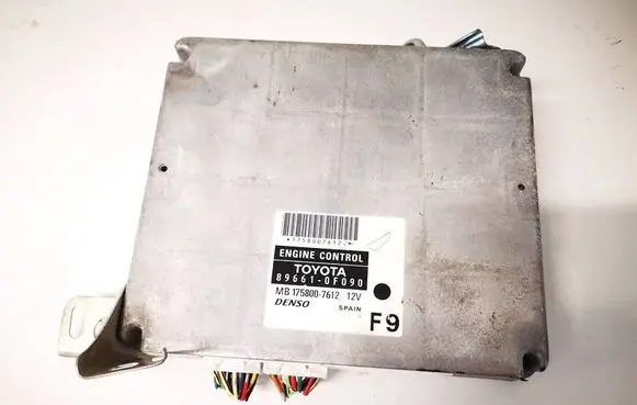 Toyota Corolla Verso AR10 Engine control unit/module 896610F090