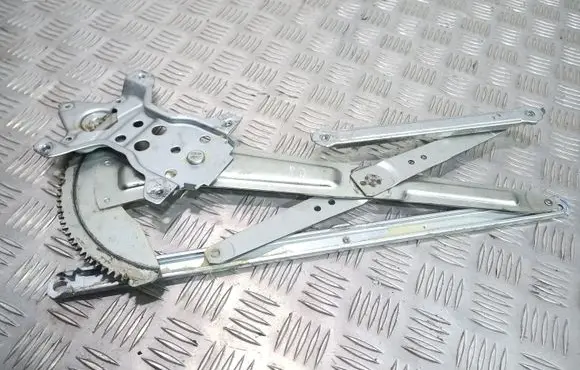 Suzuki SX4 Front window lifting mechanism without motor