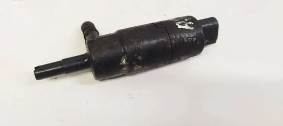 Volkswagen PASSAT B6 Headlight washer pump 3B7955681