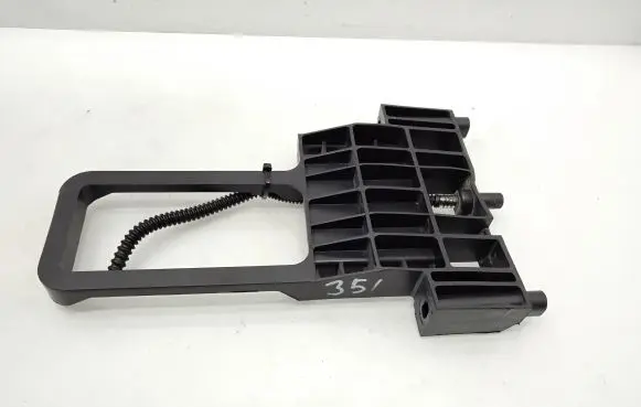 Battery bracket