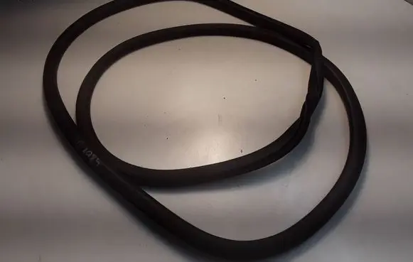 Ford Galaxy Front door rubber seal 2061921
