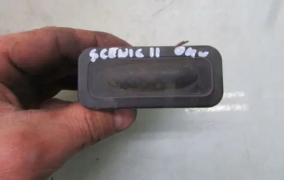 Renault Scenic II - Grand scenic II Tailgate glass/window release handle 8200076258