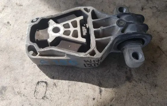 Mercedes-Benz Vito Viano W638 Engine mount vacuum valve A2462401209