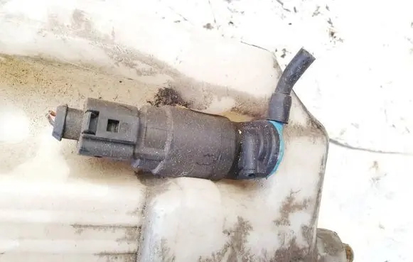 Mercedes-Benz E W210 Windscreen/windshield washer pump 2108691021