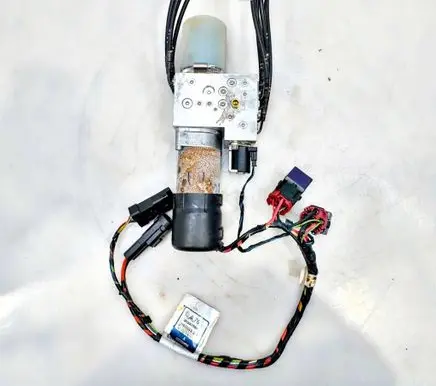 Peugeot 207 CC Convertible roof hydraulic pump 9680076380 028273 HB70926002