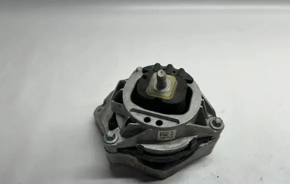 BMW 2 F22 F23 Engine mount bracket 6859408 685940802