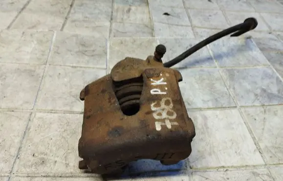 Volkswagen Golf IV Front brake caliper