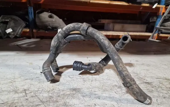Engine coolant pipe/hose