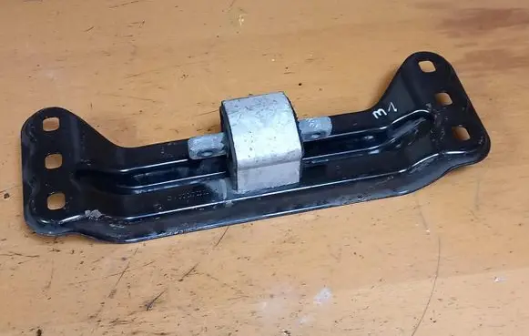Mercedes-Benz E W212 Gearbox mount A2122402202
